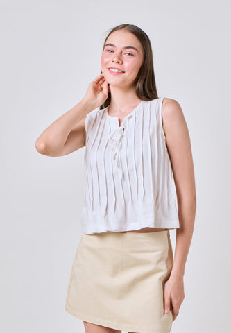 Mossimo Ariana White Classic Pleated Top