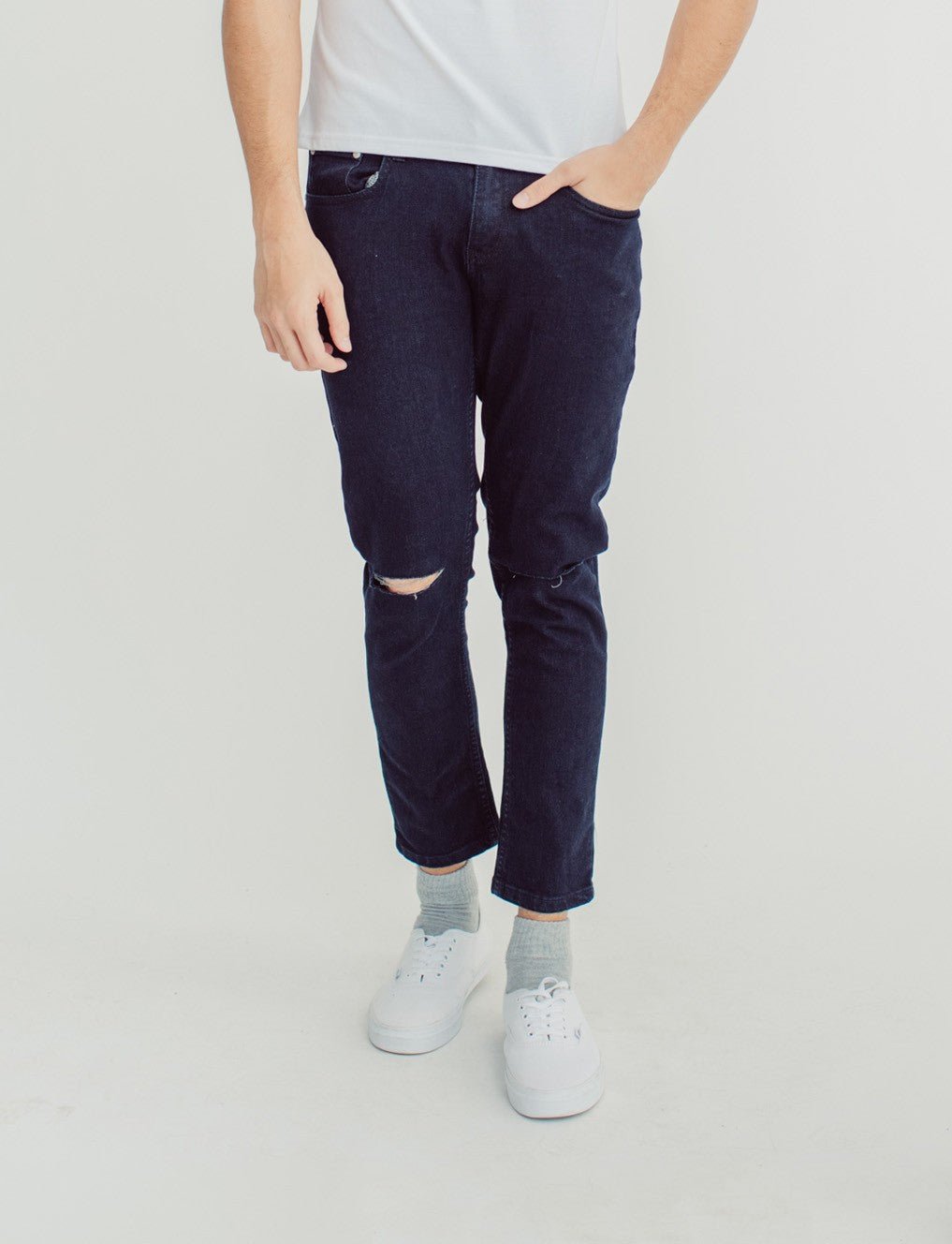 Black Skinny Low Rise Ripped Cropped Jeans - Mossimo PH