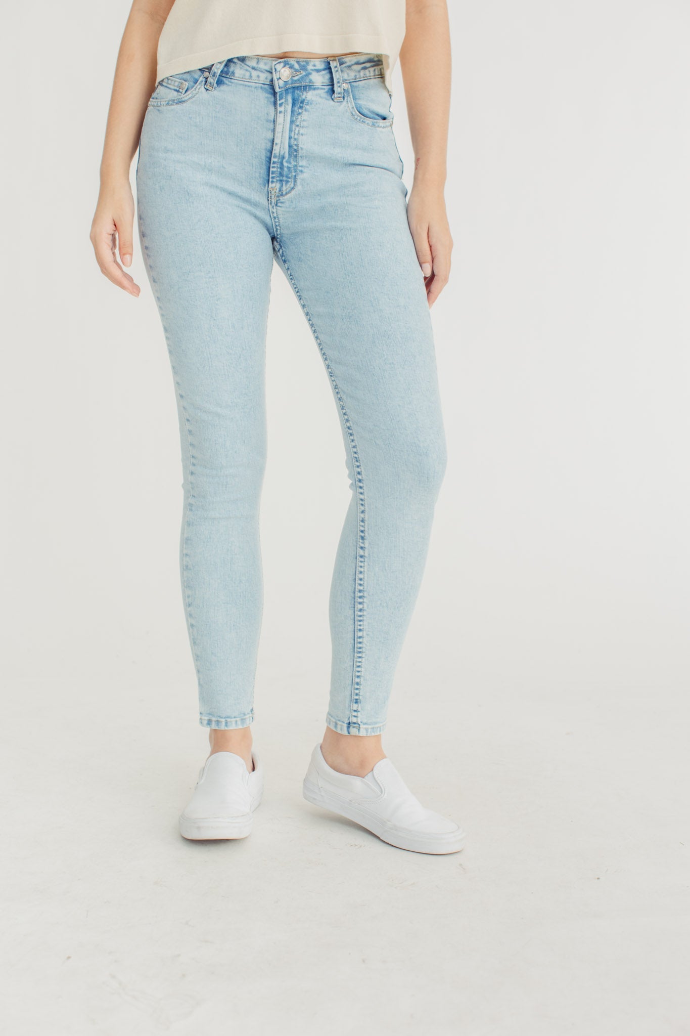 Light Blue Women's Five Pocket Skinny Cropped Mid Jeans - Mossimo PH