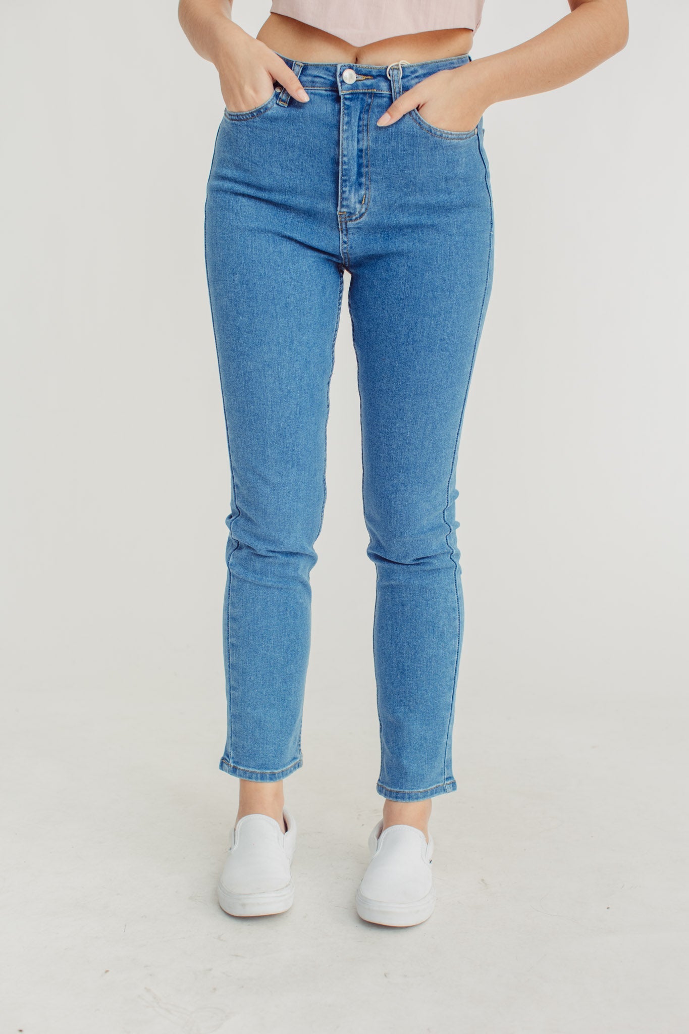Medium Blue Sraight High Womens Basic Five Pocket Jeans - Mossimo PH