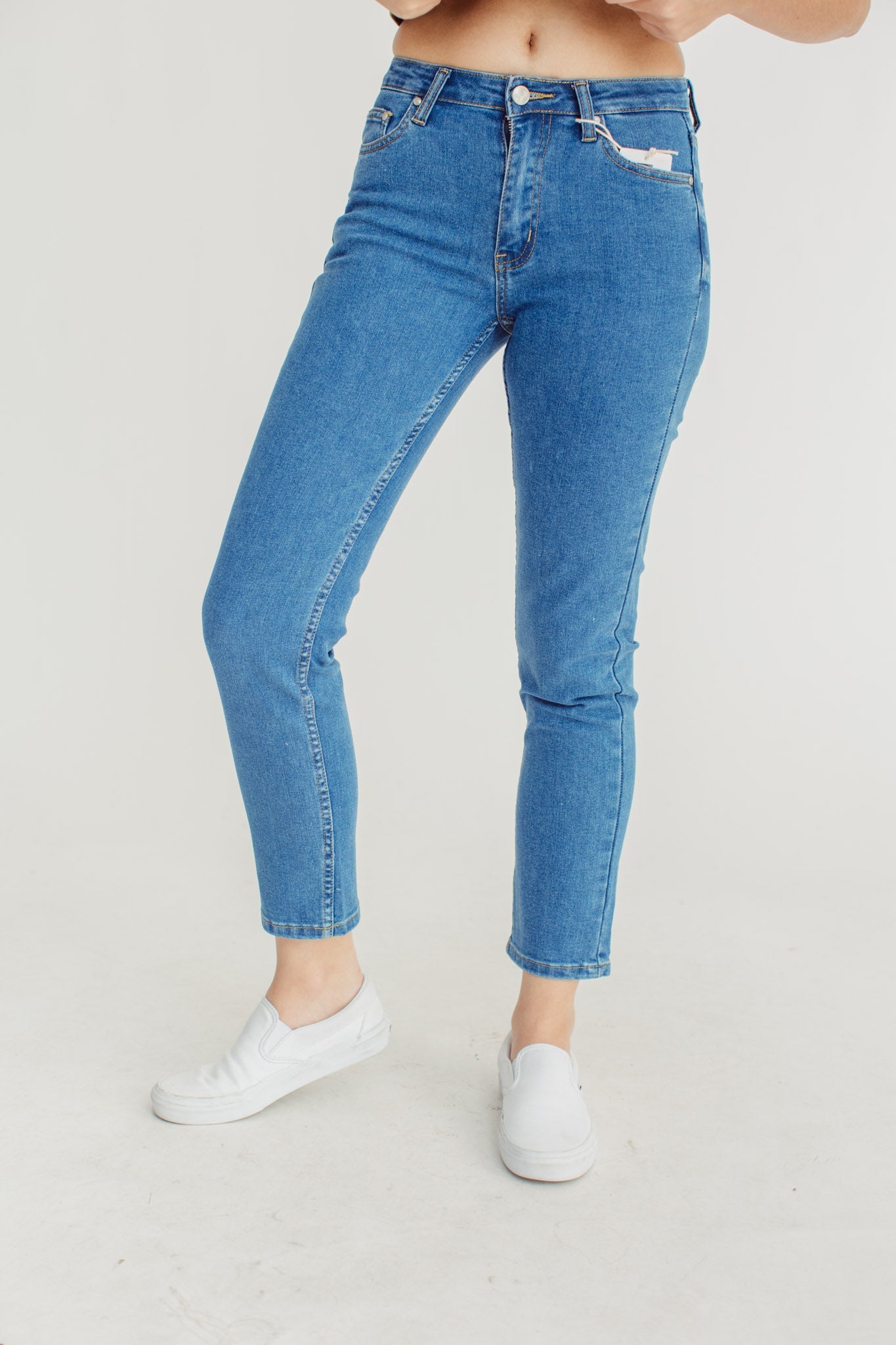 Medium Blue Straight Low Womens Basic Five Pocket Jeans - Mossimo PH